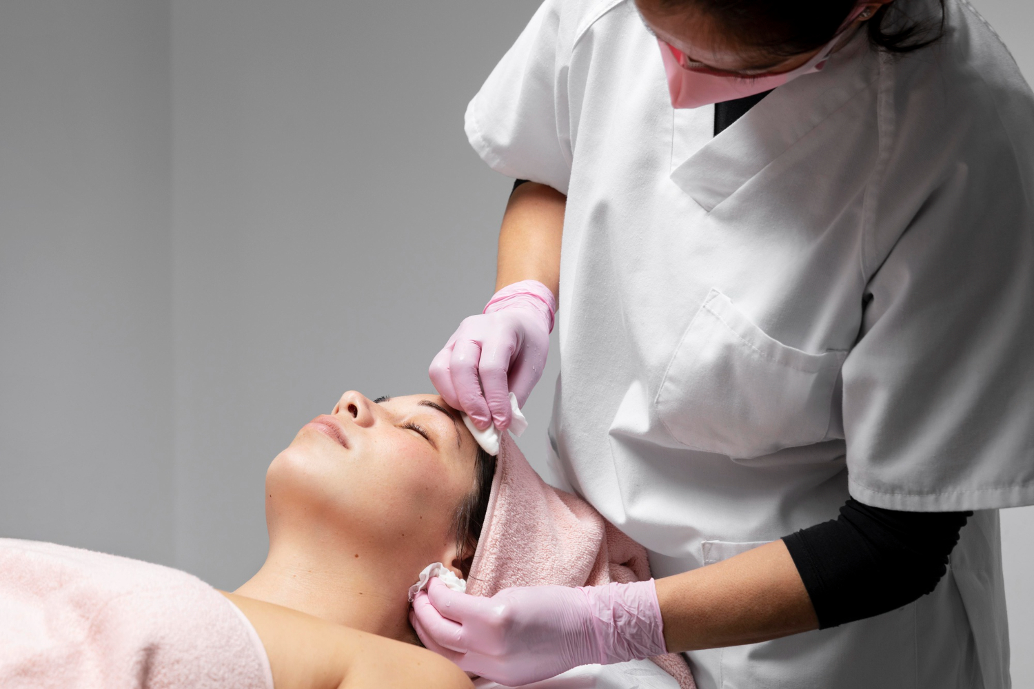 Is A Hydrafacial Safe? Risks, Side Effects, And Aftercare